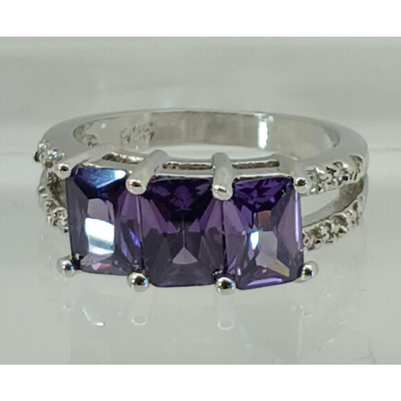 Vintage Ring Size 7.25 Silver Tone White Gold Plated Purple Sim Diamond CZ - Picture 1 of 10